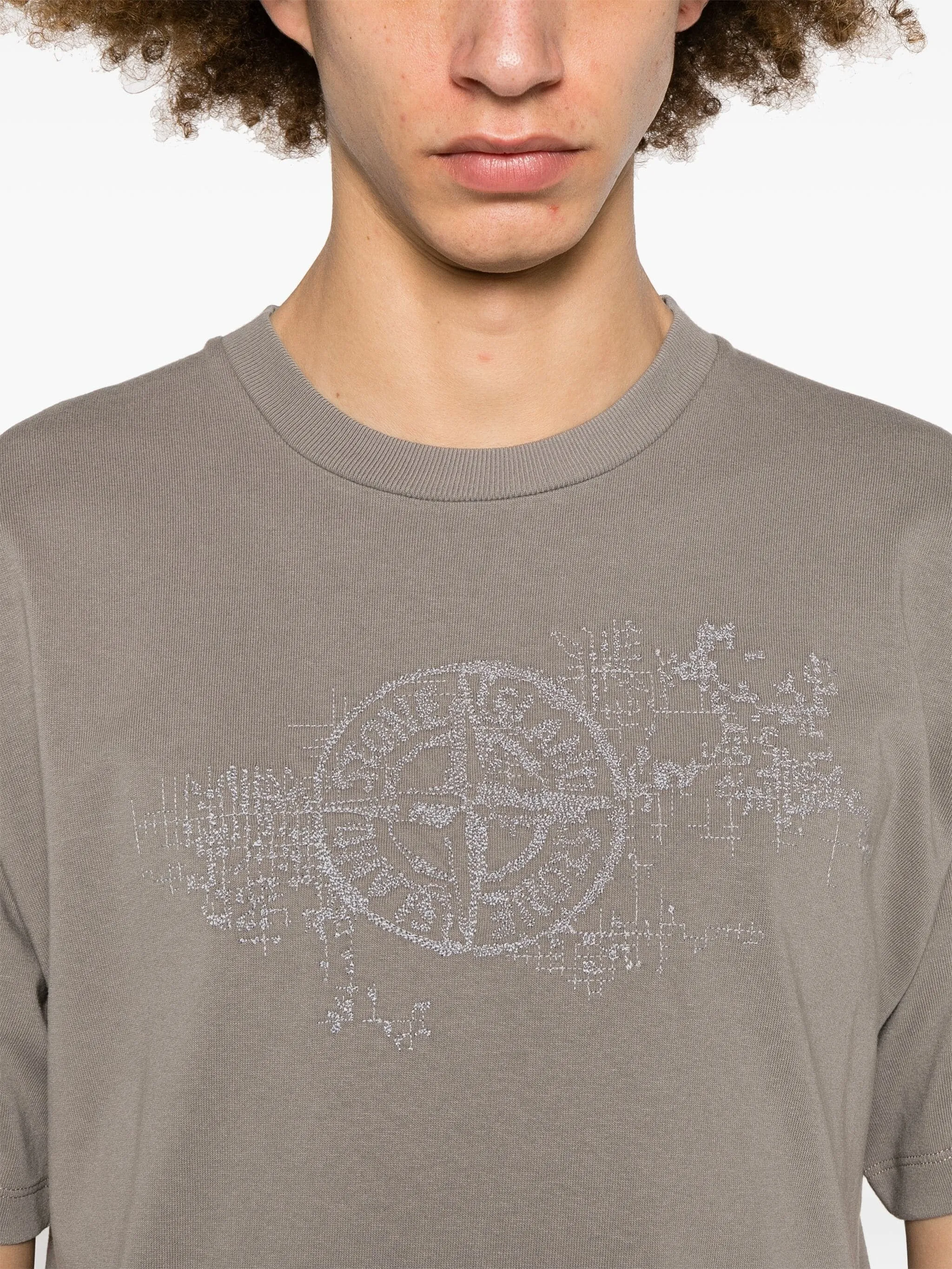 COMPASS MOTIF EMBROIDERED-LOGO COTTON T-SHIRT